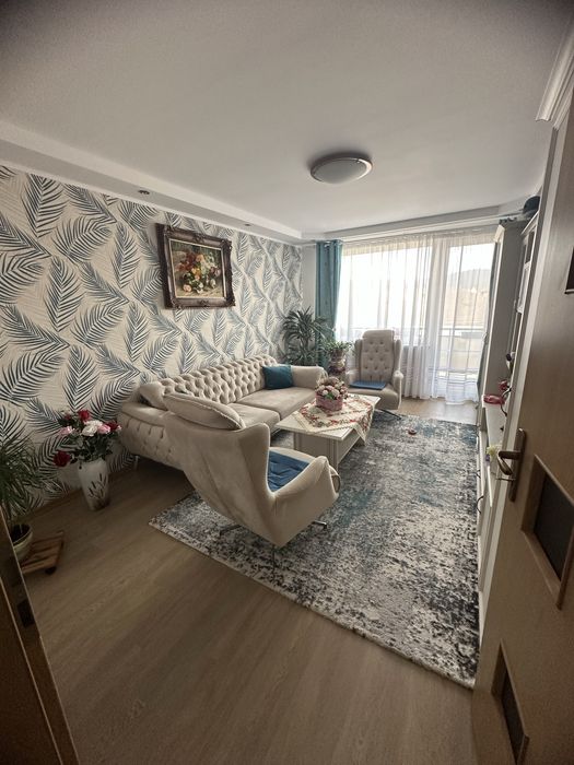 Propietar vind apartament in zona centrala compus din 3 camere cf 1