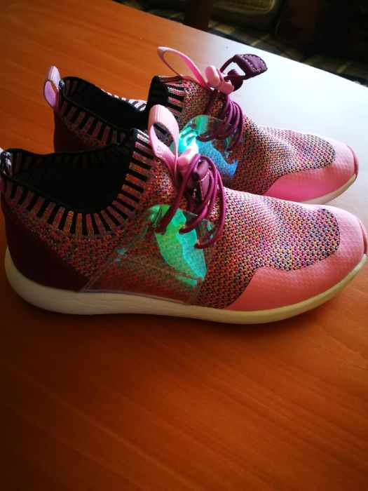 Pantofi sport fete, nr. 33.