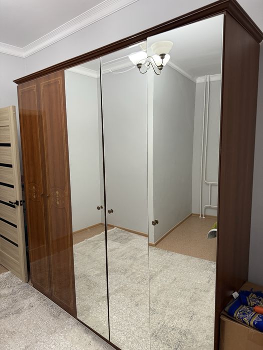 Шкаф и стол прода