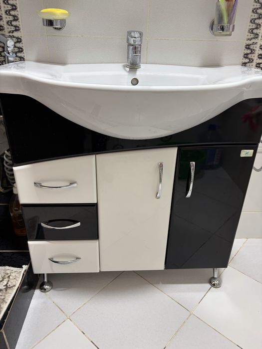 Раковина с тумбой