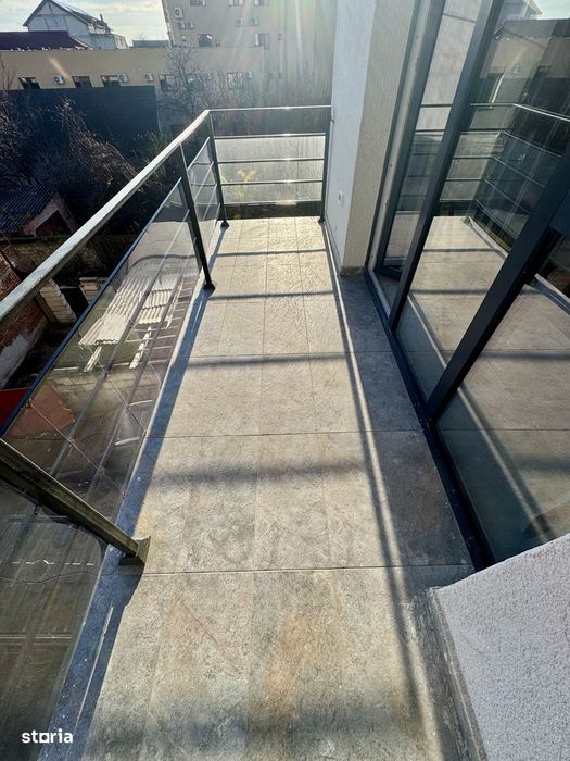 Inchiriez apartament 2 camere+parcare, bloc nou, INTIM