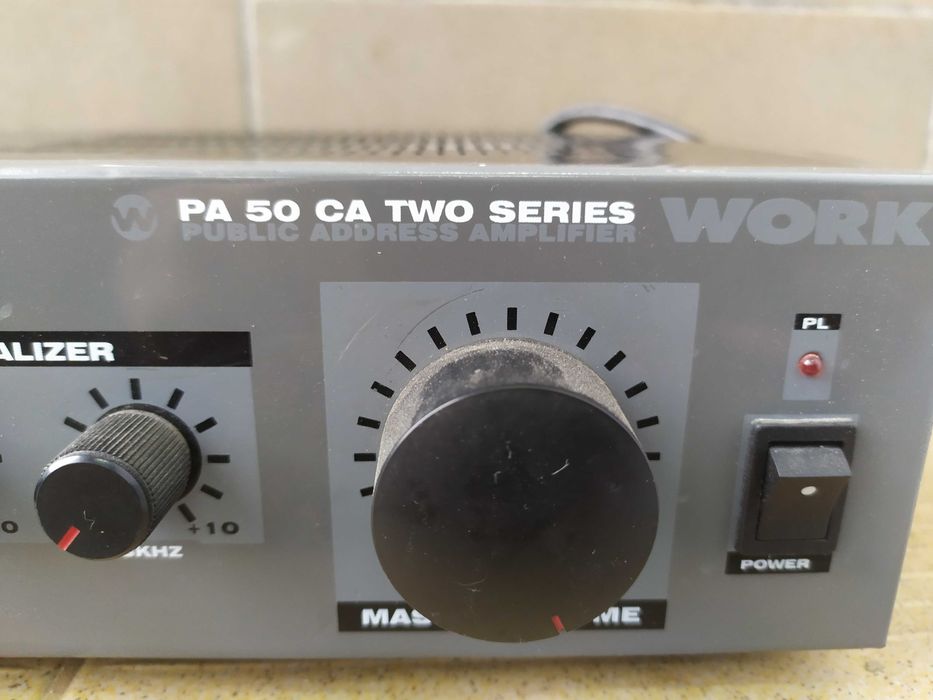 Професионален усилвател.