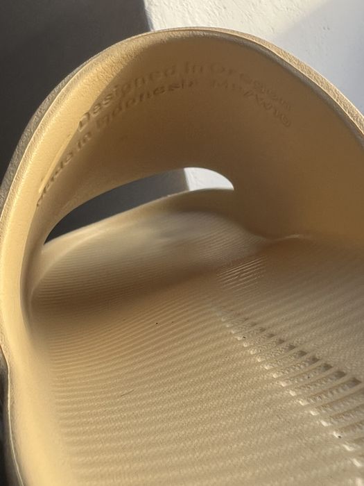 Vând slapi Nike Calm Slides