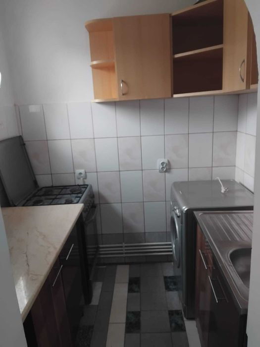 Închiriez apartament cu 2 camere