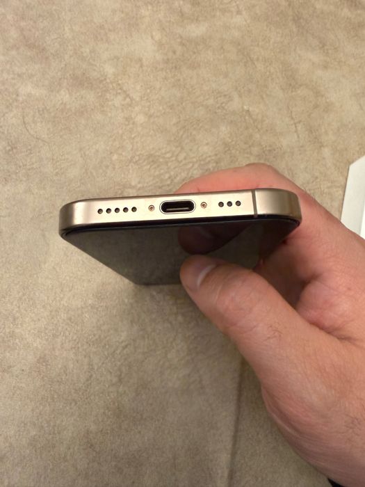 Продам IPhone 16 Pro 256 Gb