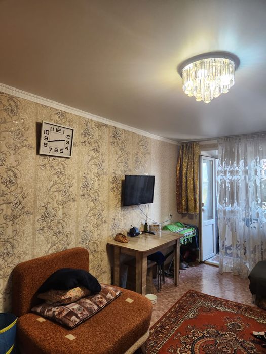 Продам квартиру.по бородина.