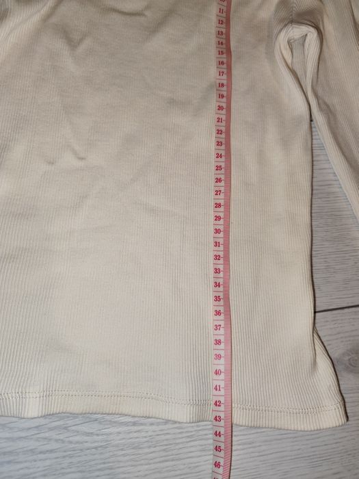 Top Zara cu umerii goi