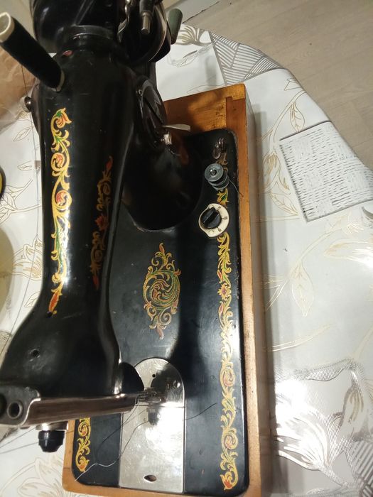 Продам швейную машинку