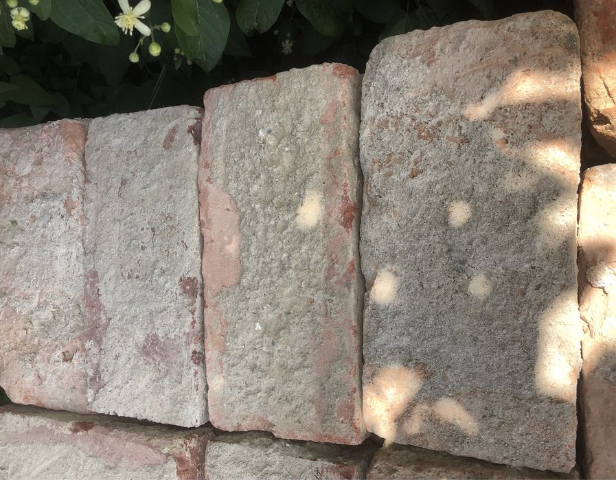 Caramidă veche.