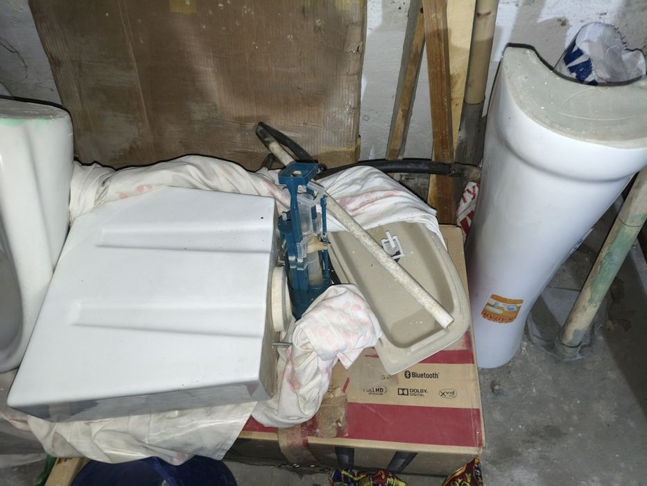 Hammasi yangi holati yahshi (HAR biri 550.000)