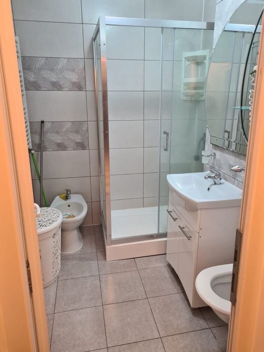 Inchiriez apartament