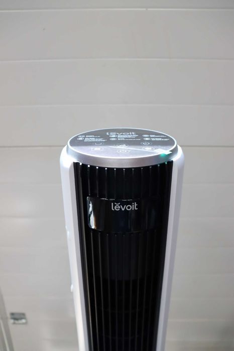 Колонен вентилатор Levoit, тих 20dB, DC мотор 7.9m/s, 26W, осцилиращ на 90° с 12 скорости, 12-часов таймер, 4 режима, LED дисплей, дистанционно
