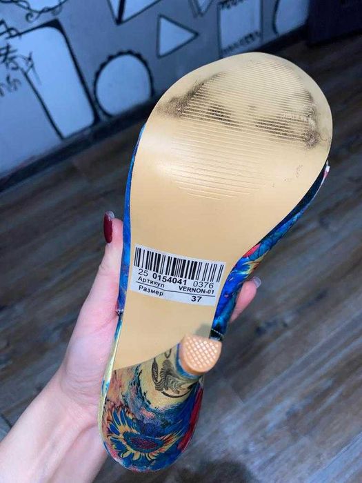 Продам НОВЫЕ босоножки