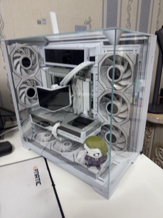 Самый красивый пк в Lian Li 7 7800x3d / rtx 5070TI / 64GB ОЗУ