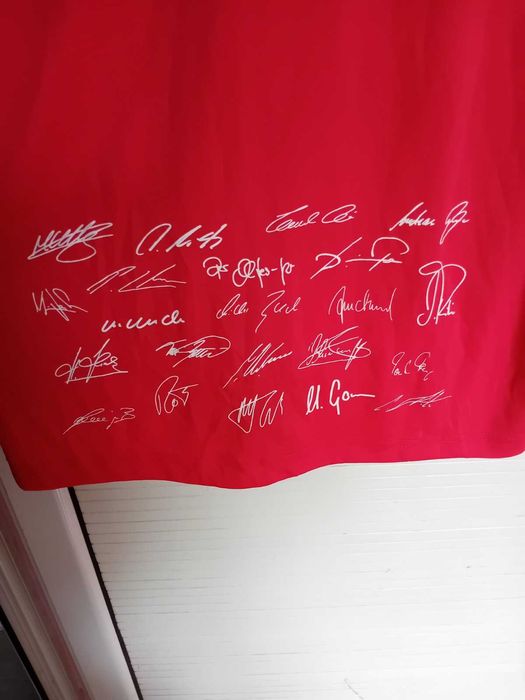 Чисто нова оригинална фланелка на Германия с автографи