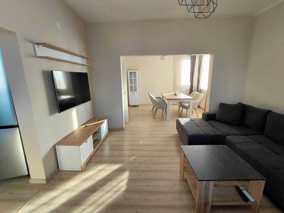 Продава се Тристаен апартамент в Казанлък - 90 кв.м за 1834 €/кв.м - Снимка #2