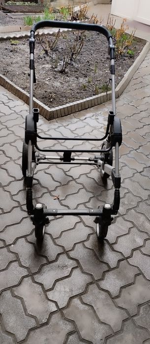 Читайте внимательно! Срочно продам детские коляску и велосипед.