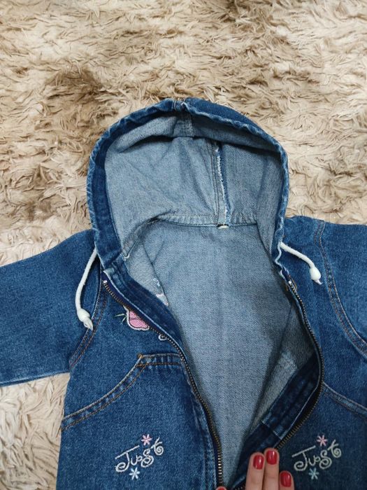 Продам джинсовую курточку на девочку