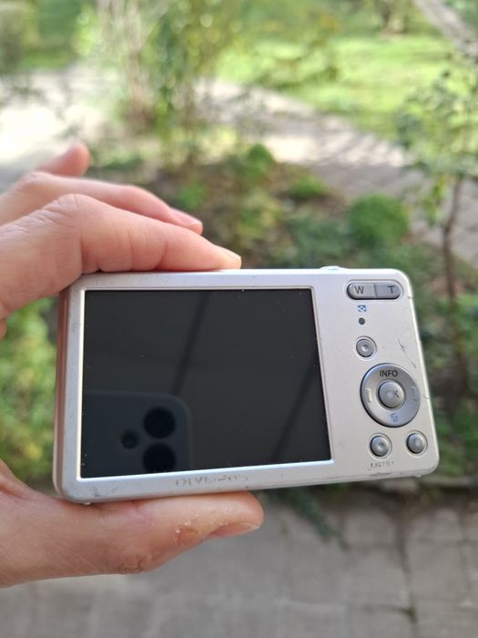 Компактен дигитален фотоапарат Olympus D-700, 12MP, 4 оптичен зум