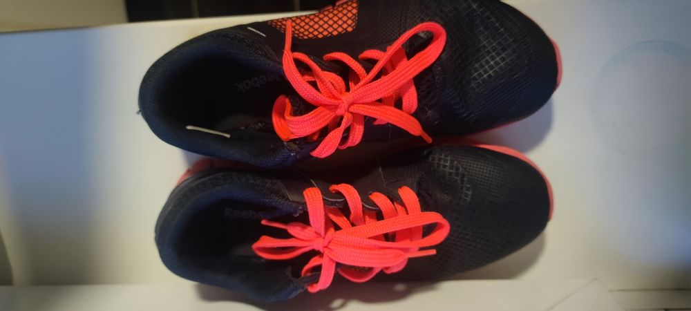 Vând tenesi reebok dama mărime 36