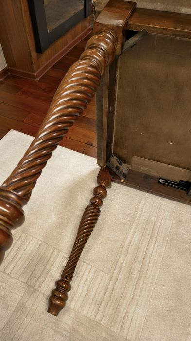 Стол обеденный со стульями