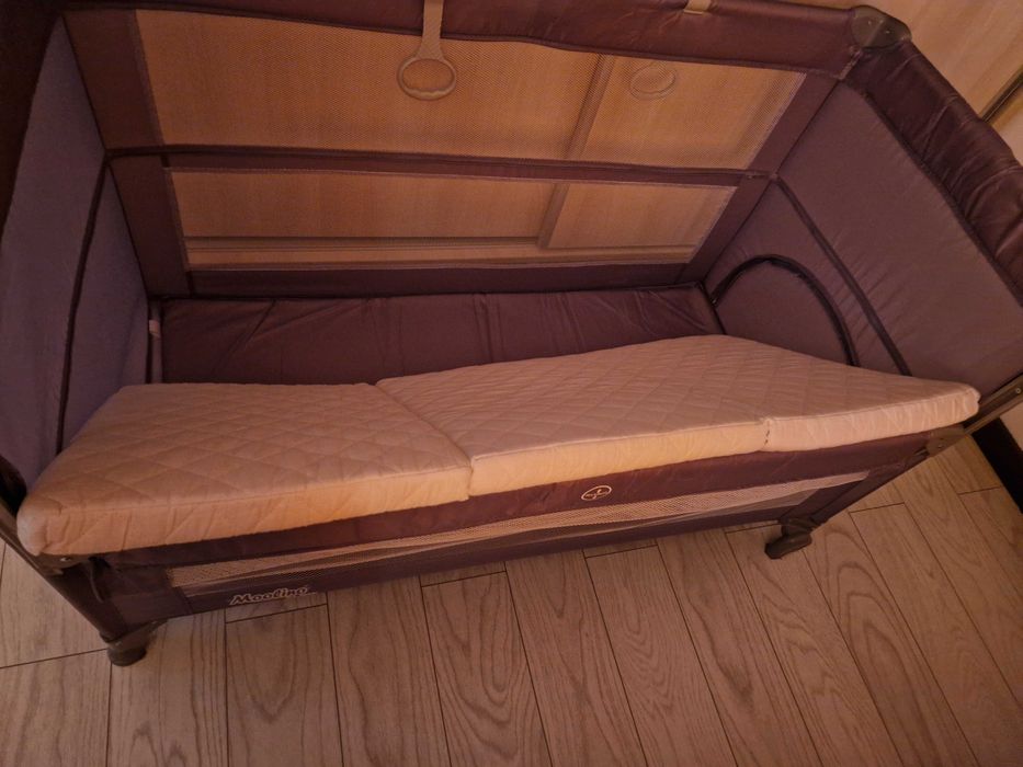 Vand patut pliabil cu saltea si cearsaf de patut