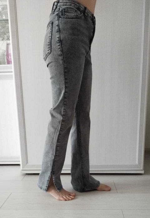 Продам женские джинсы