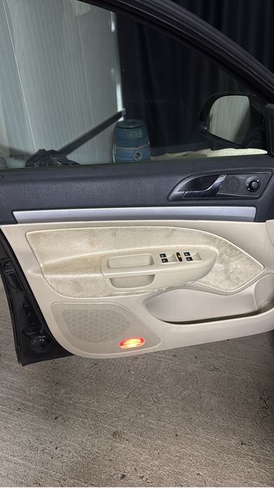 Retapitare plafon auto, fete de usi, stalpi - Timisoara