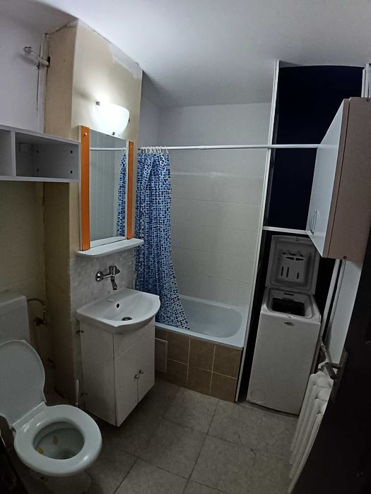 Închiriez garsoniera