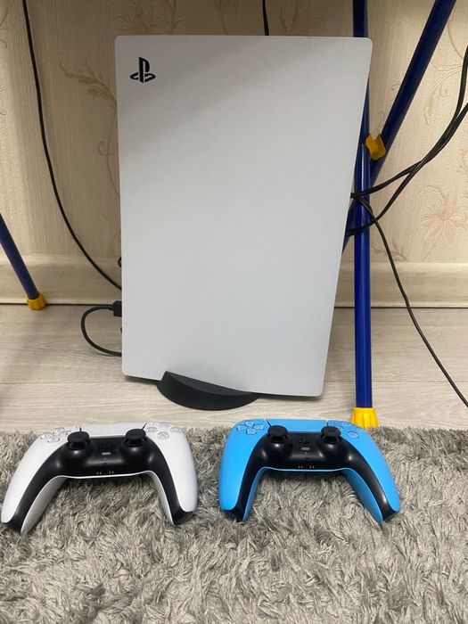 Продам плейстейшен 5 играми и джостиками