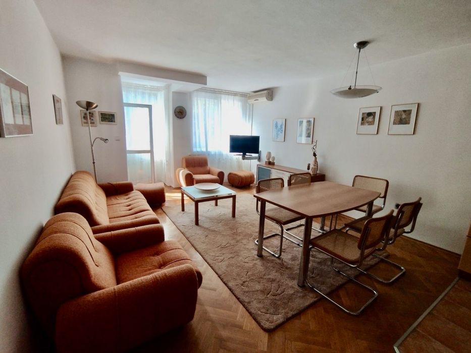 Дава се под наем Тристаен апартамент в Варна, Център - 88 кв.м за 637.5 € - Снимка #2