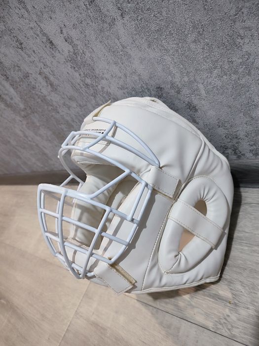 Продам шлем для каратэ