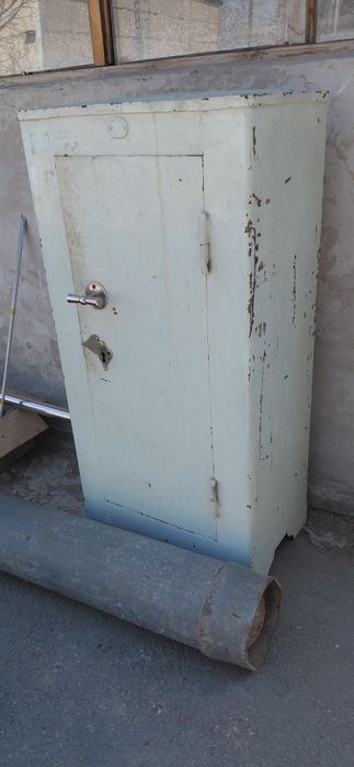 Сейф советский железный