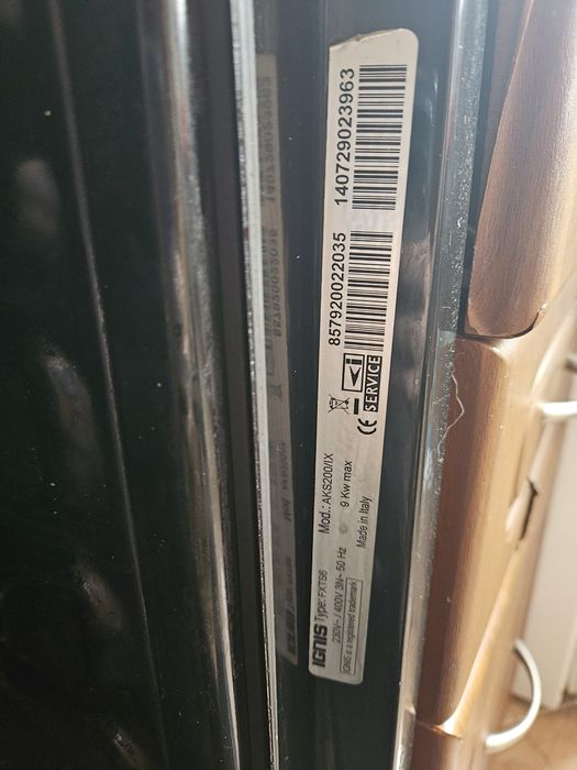 Фурна за вграждане в комплект с керамичен плот марка IGNIS