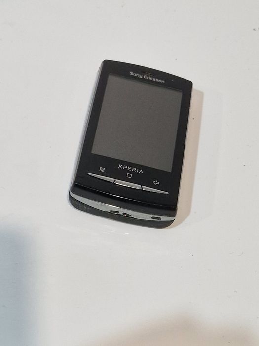 Super telefon Sony Xperia cu tastatura laterala.  Perfect funcțional
