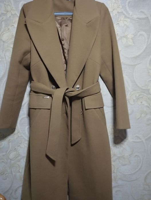 Продам пальто женское 48р 5000