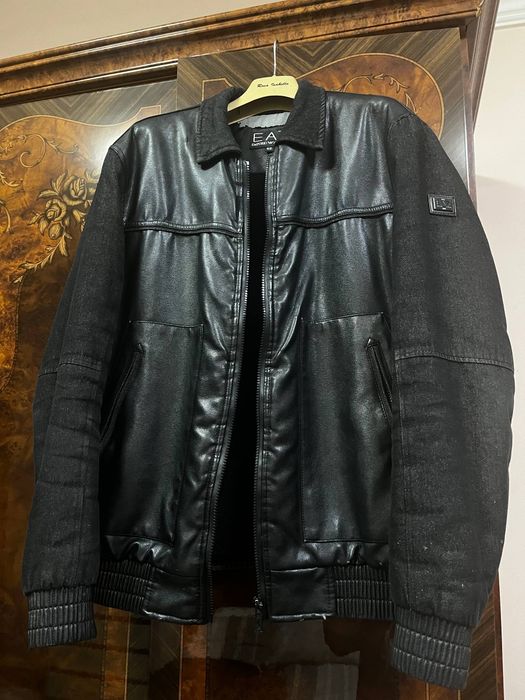 Продаётся мужская зимняя куртка Armani оригинал