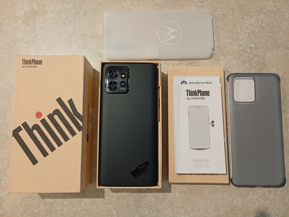 Vând/schimb Motorola ThinkPhone 5G, nou, 8/256GB, 2 ani garanție.