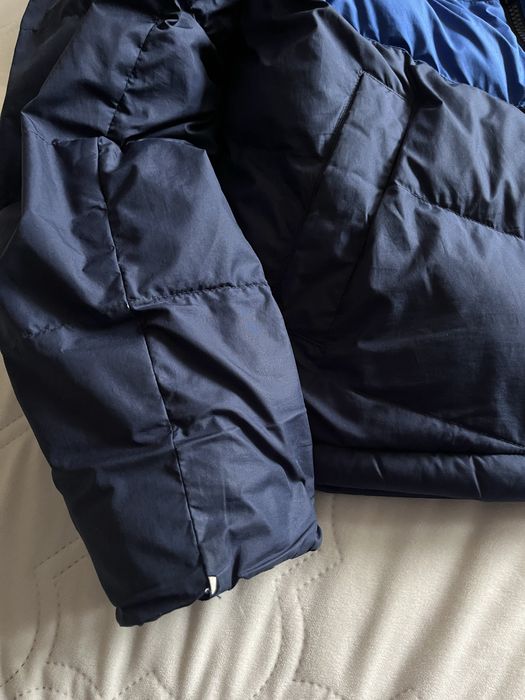 Яке Nike синьо.