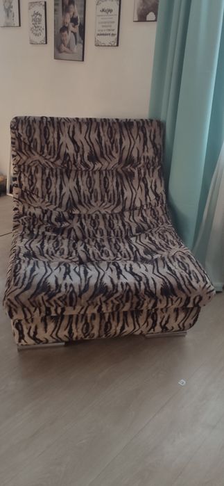 Продам диван с креслом и пуфиком