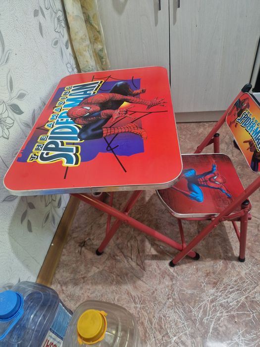 Продам  детский стол