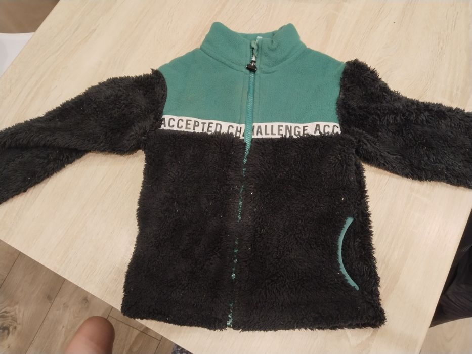 Продам ветровку на очень