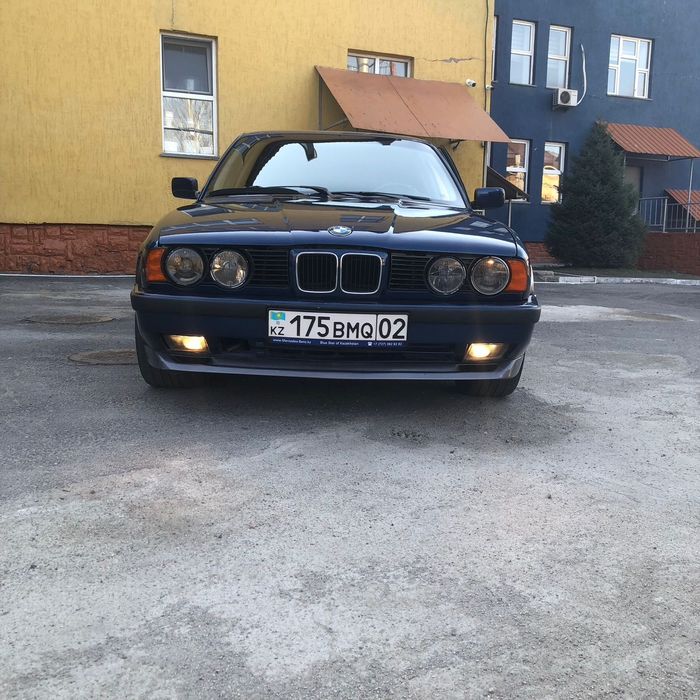 Машина BMW 34.e е