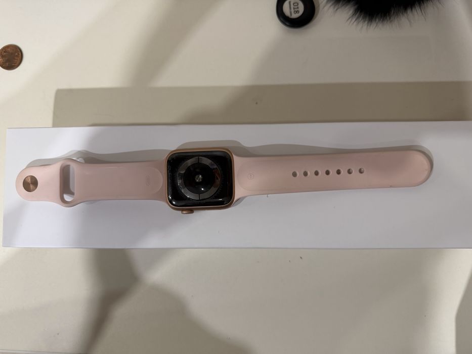 apple watch 4 - 44 мм. Без ремонти. Розов.