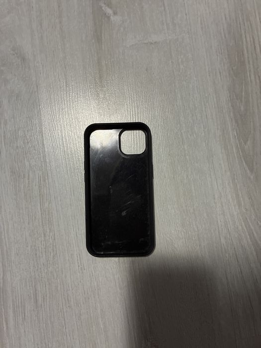 Продава се калъф на MOBILFOX за IPhone 13