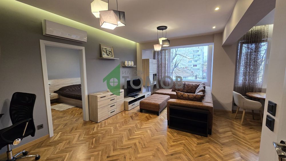 Луксозно обзаведен двустаен апартамент под наем в Център