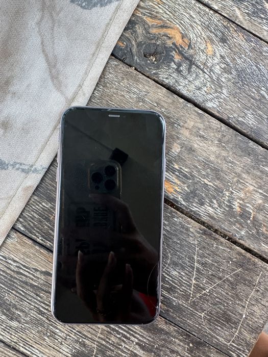 Продавам Iphone 11///128gb