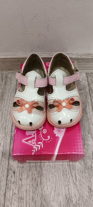 Отдам даром детскую обувь
