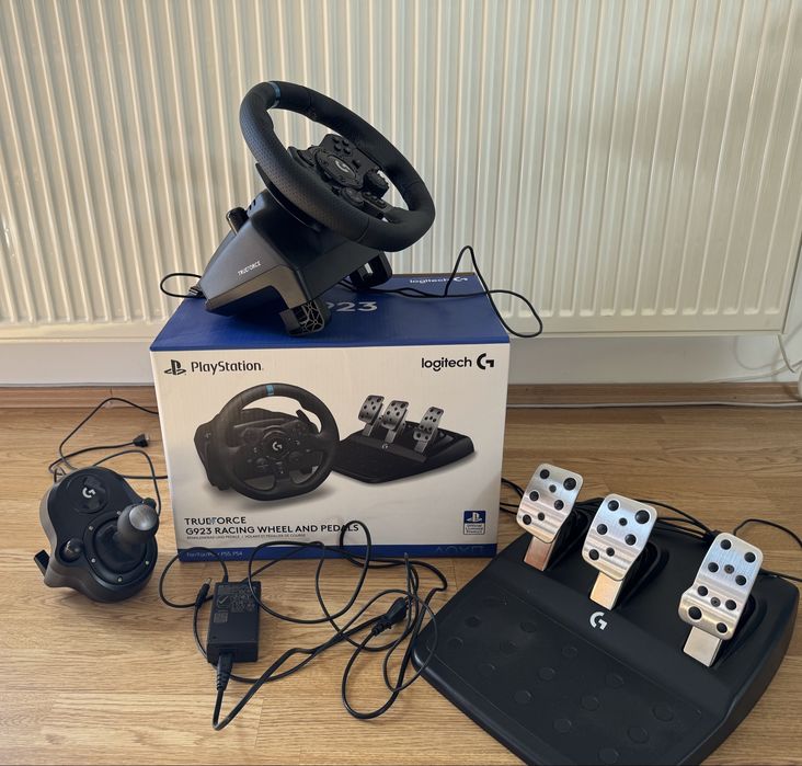 Set Volan Logitech G923 cu Pedale și Schimbător de Viteze, PC/Xbox