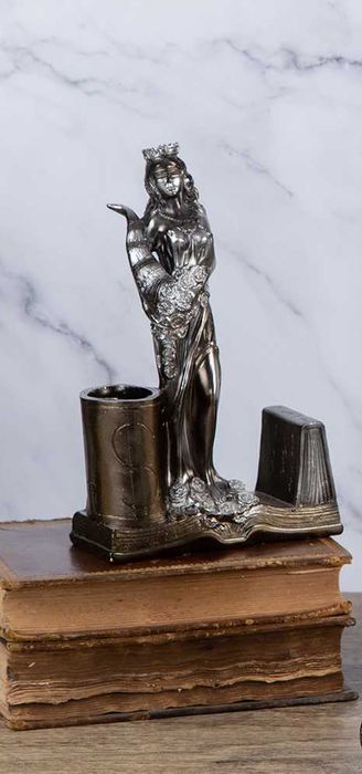 Визитник Фортуна Статуетка с Моливник  или Статуетка Богинята Фортуна